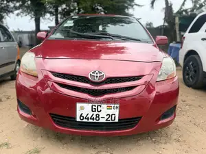 Toyota Yaris Base Sedan 4dr 2010 Red