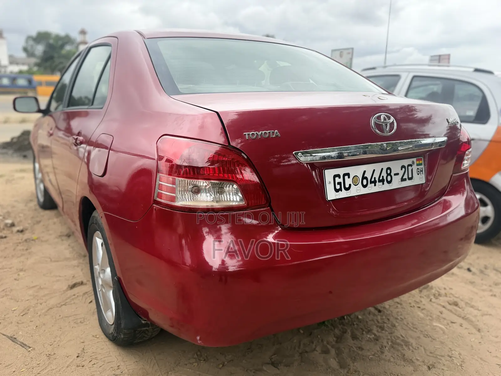 Toyota Yaris Base Sedan 4dr 2010 Red