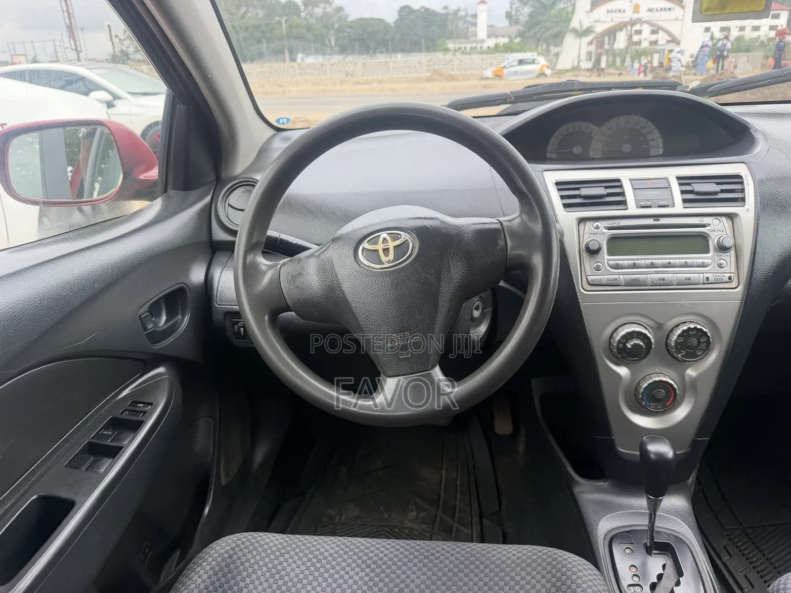 Toyota Yaris Base Sedan 4dr 2010 Red