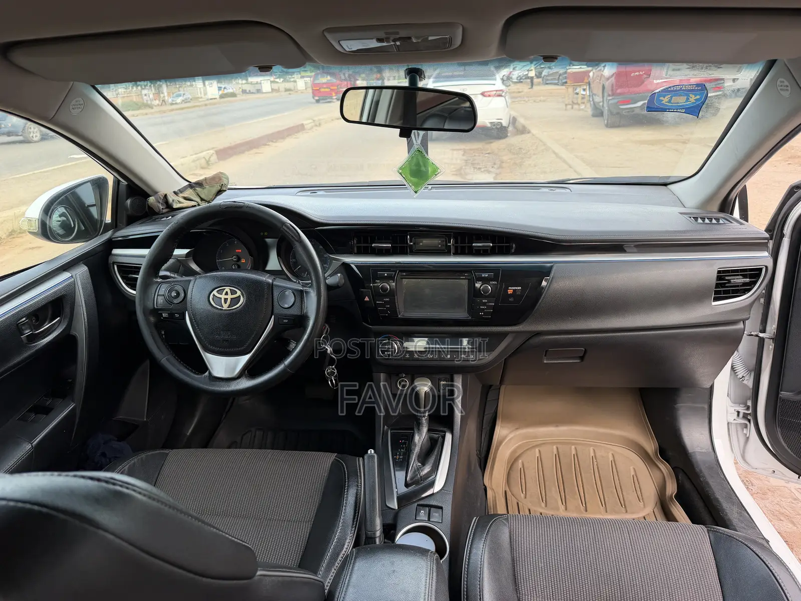 Toyota Corolla LE Eco 4dr Sedan (1.8L 4cyl CVT) 2016 White