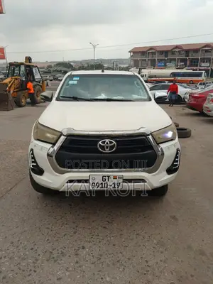 Toyota Hilux Revo Double Cab Deisel 2.4 AWD 2019 White