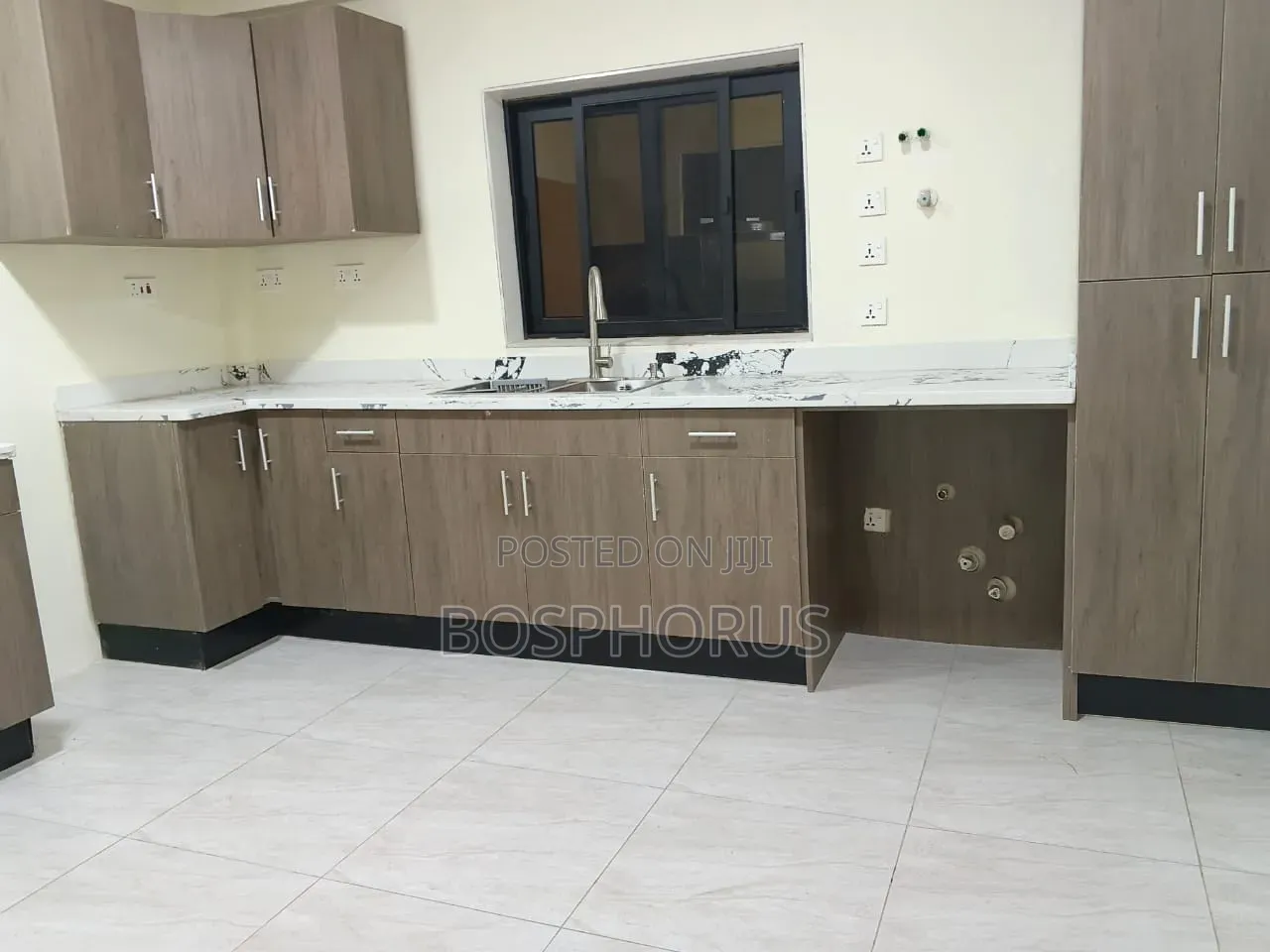 3bdrm Apartment in Akweteyman, Abeka for rent