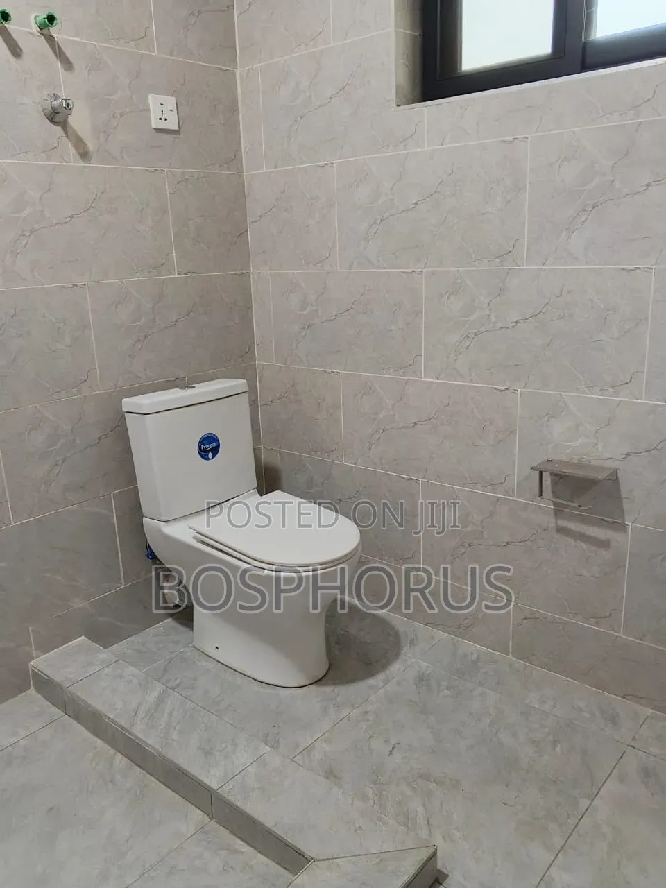 3bdrm Apartment in Akweteyman, Abeka for rent