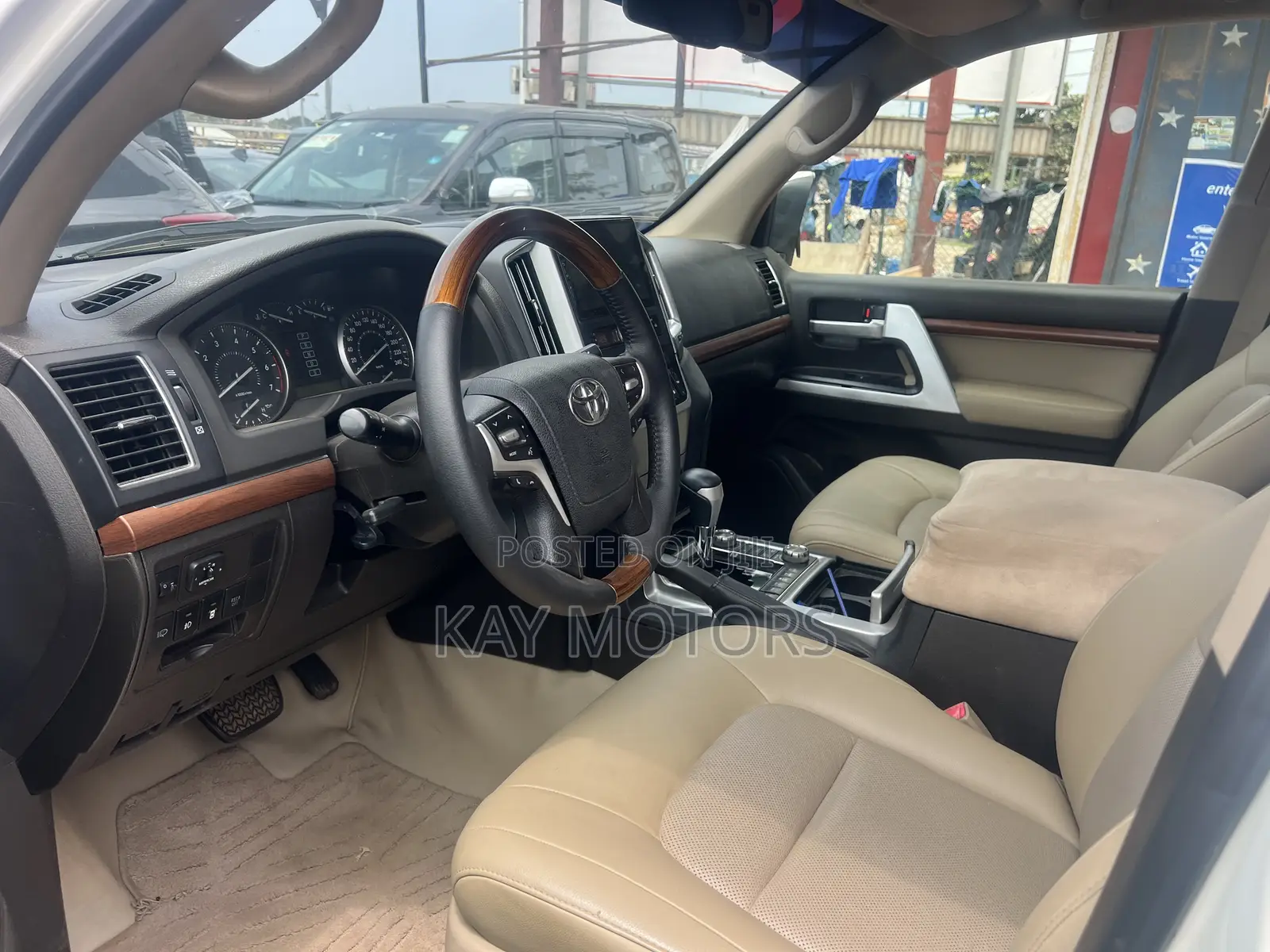 Toyota Land Cruiser 5.7 V8 2013 White