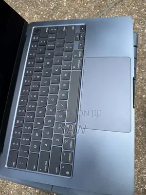 Laptop Apple MacBook Air 2022 M2 16GB Apple M2 SSD 512GB