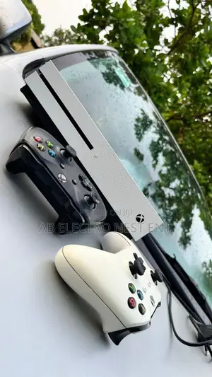 Xbox One S With 9 Games Installed Plus 2 Controllers