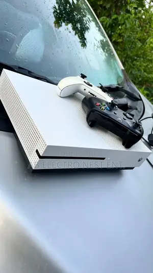 Xbox One S With 9 Games Installed Plus 2 Controllers