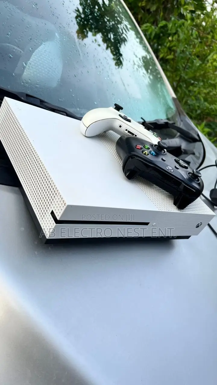 Xbox One S With 9 Games Installed Plus 2 Controllers