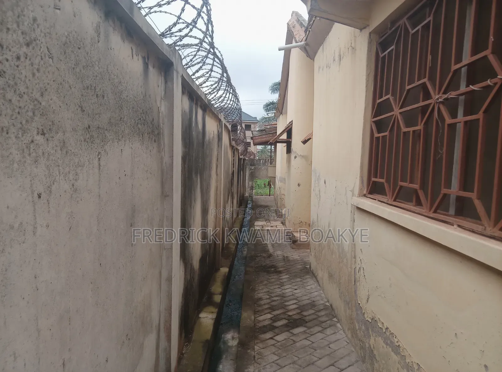6bdrm House in Brother K Estate, Kumasi Metropolitan for sale