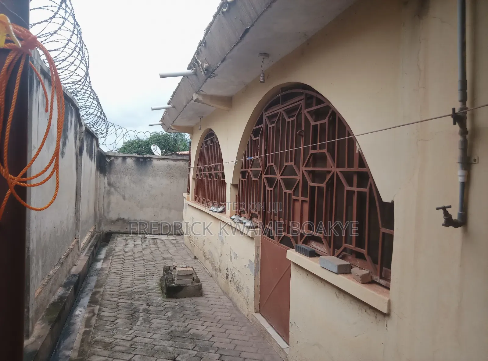 6bdrm House in Brother K Estate, Kumasi Metropolitan for sale