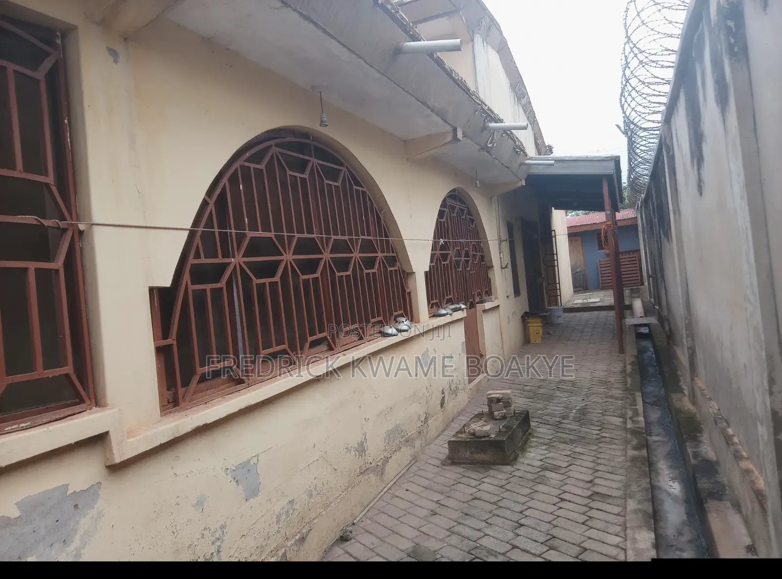6bdrm House in Brother K Estate, Kumasi Metropolitan for sale