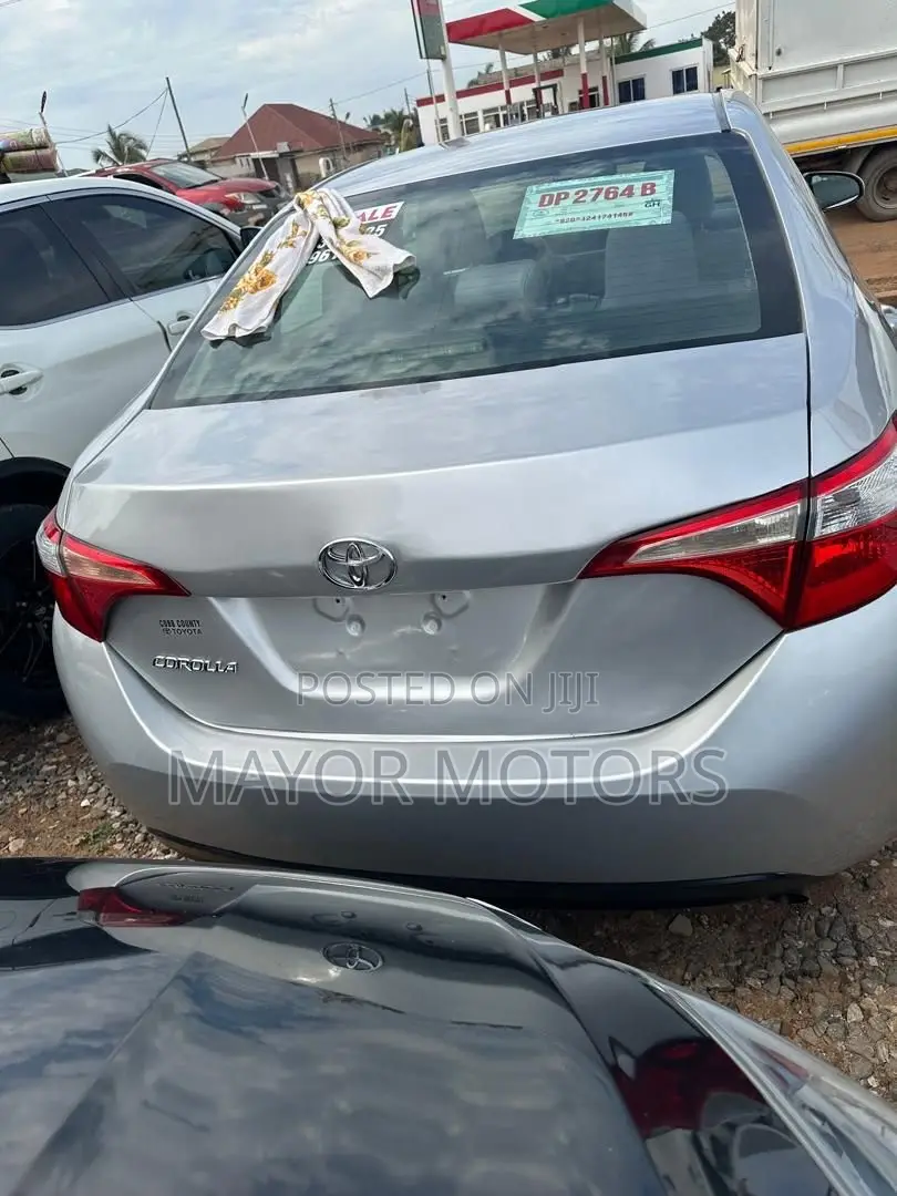 Toyota Corolla LE 4dr Sedan (1.8L 4cyl CVT) 2016 Silver