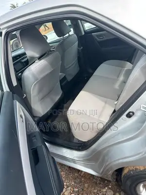Toyota Corolla LE 4dr Sedan (1.8L 4cyl CVT) 2016 Silver