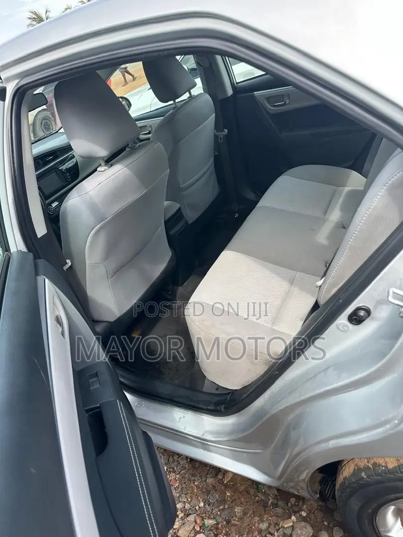 Toyota Corolla LE 4dr Sedan (1.8L 4cyl CVT) 2016 Silver