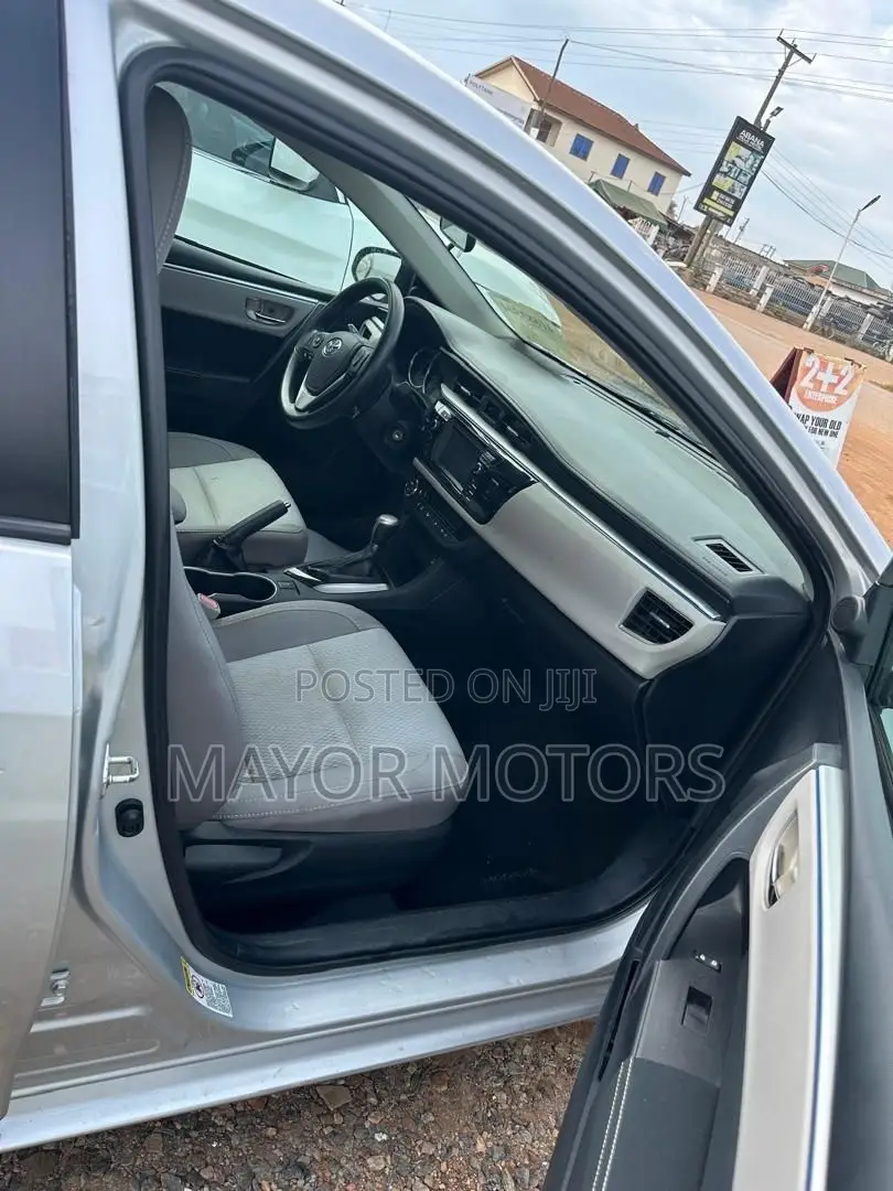 Toyota Corolla LE 4dr Sedan (1.8L 4cyl CVT) 2016 Silver