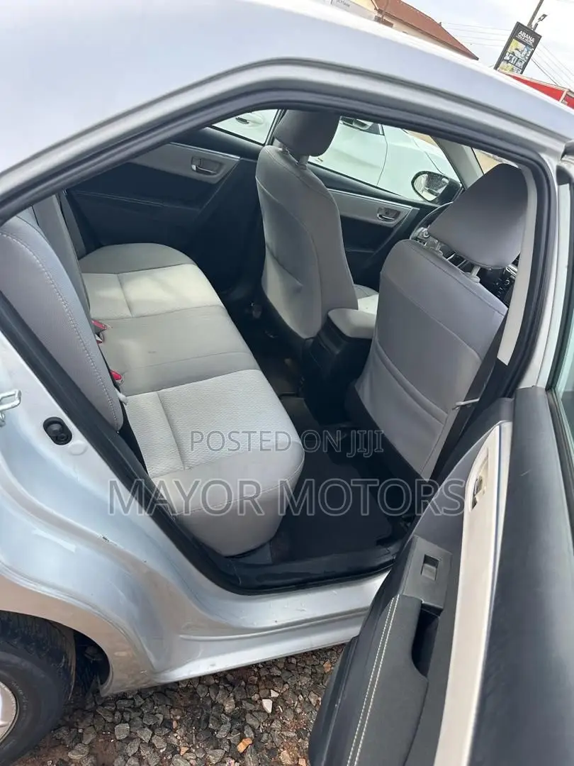 Toyota Corolla LE 4dr Sedan (1.8L 4cyl CVT) 2016 Silver