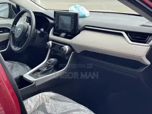 Toyota RAV4 XLE 2022 Red