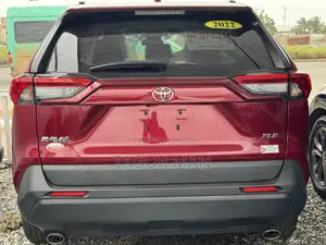 Toyota RAV4 XLE 2022 Red