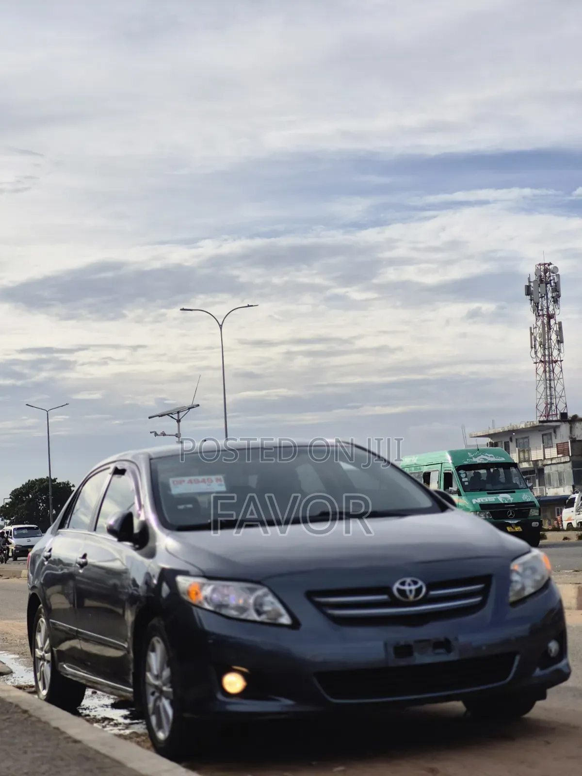 Toyota Corolla Base 4dr Sedan (1.8L 4cyl 5M) 2010 Gray