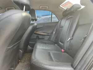 Toyota Corolla Base 4dr Sedan (1.8L 4cyl 5M) 2010 Gray