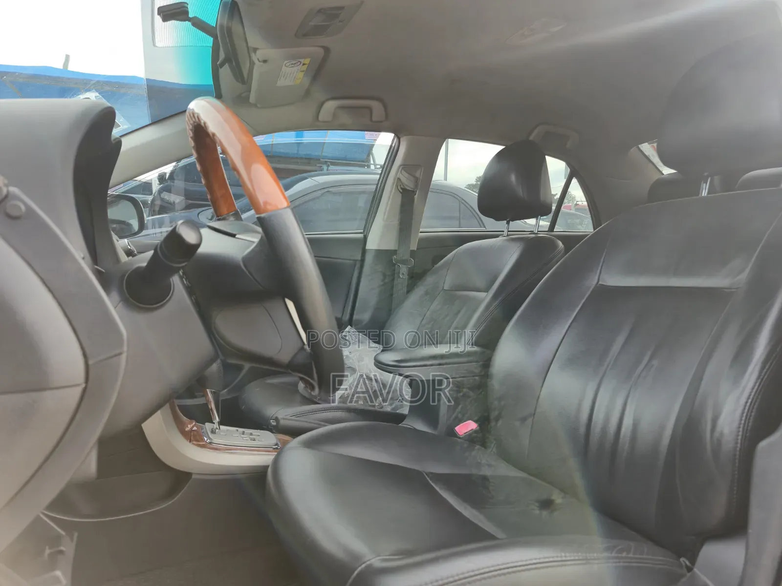 Toyota Corolla Base 4dr Sedan (1.8L 4cyl 5M) 2010 Gray