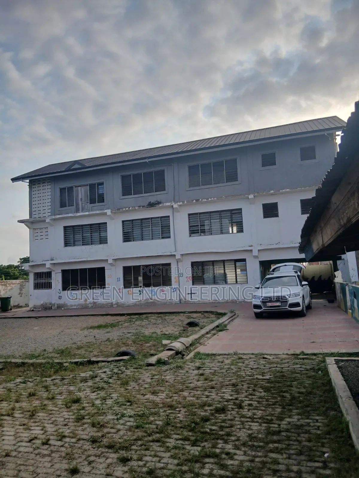 12bdrm Block of Flats in West Hills Mall Area for sale