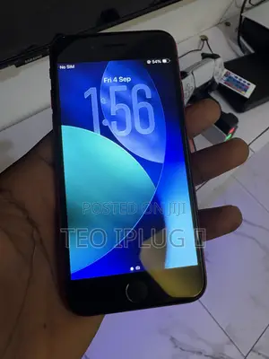Apple iPhone SE (2020) 128 GB Red