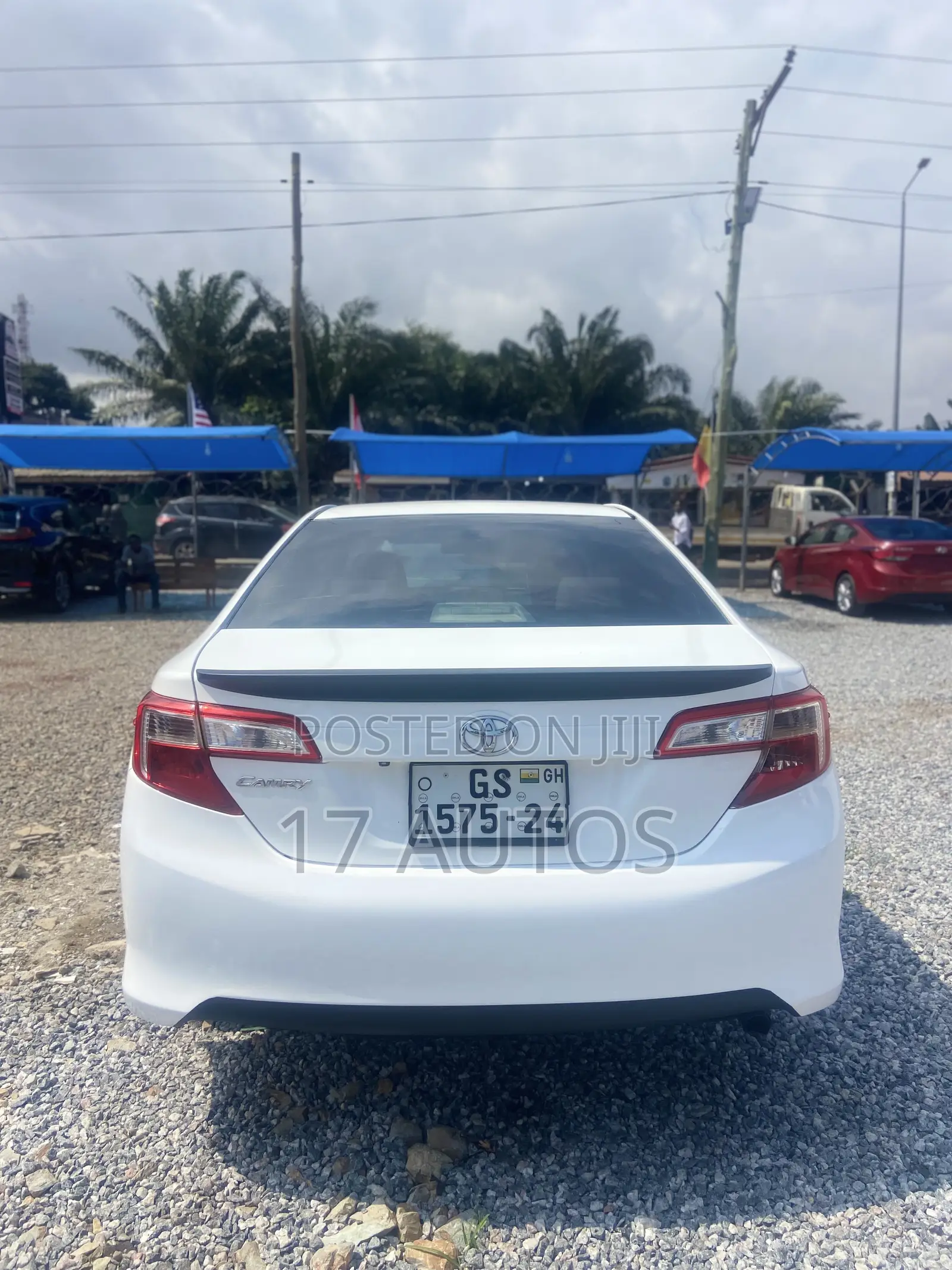 Toyota Camry LE 4dr Sedan (2.5L 4cyl 6A) 2013 White