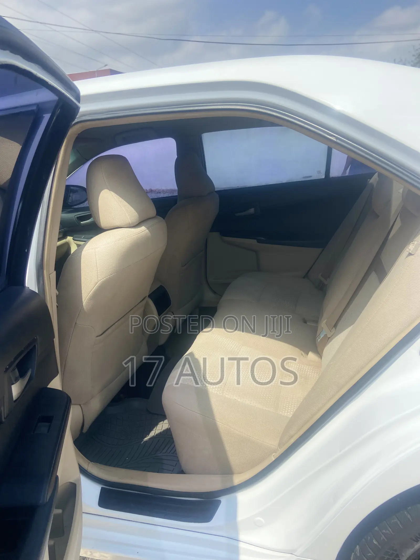Toyota Camry LE 4dr Sedan (2.5L 4cyl 6A) 2013 White