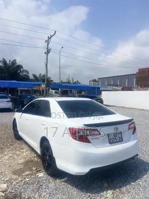 Toyota Camry LE 4dr Sedan (2.5L 4cyl 6A) 2013 White