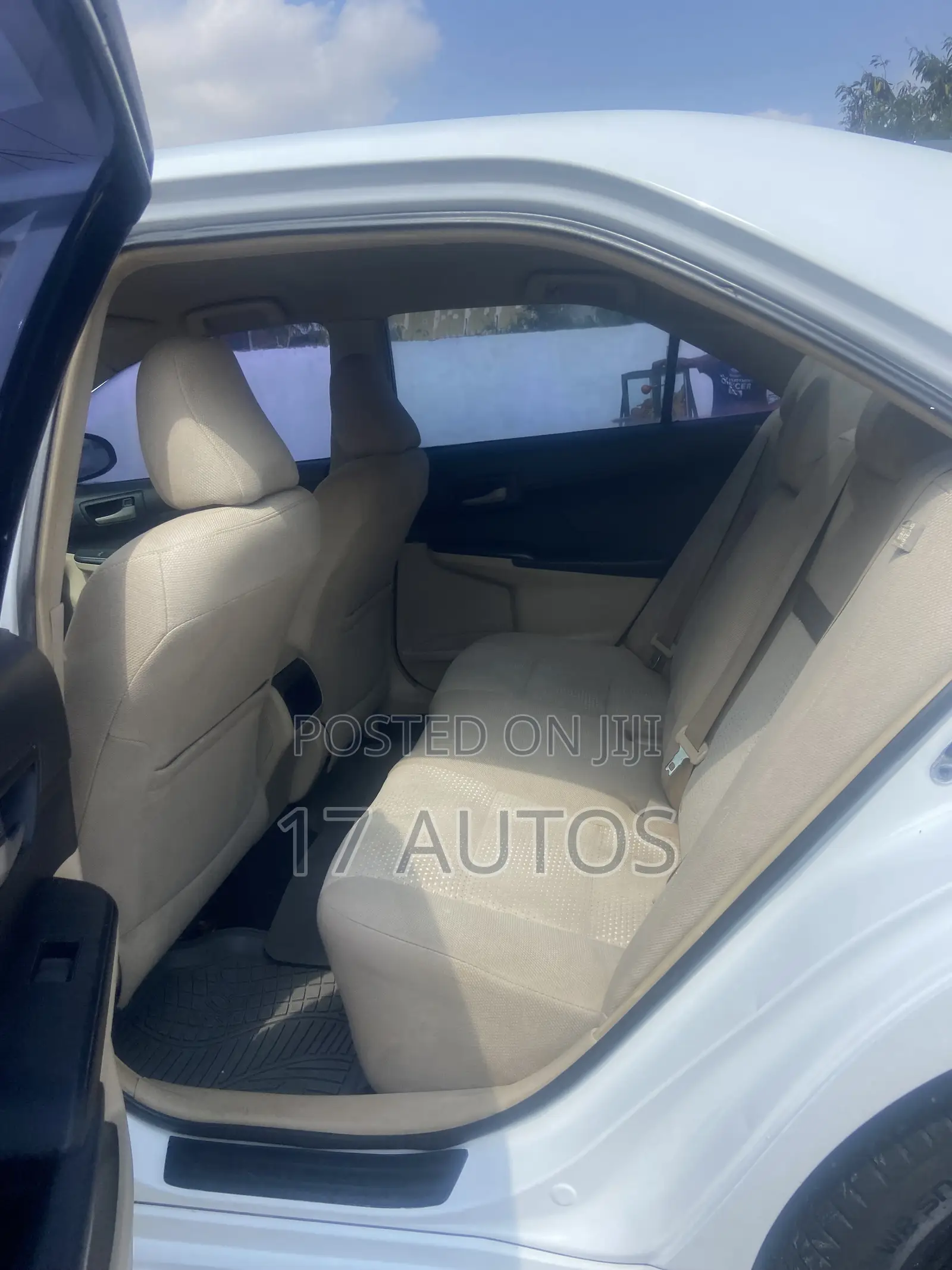 Toyota Camry LE 4dr Sedan (2.5L 4cyl 6A) 2013 White