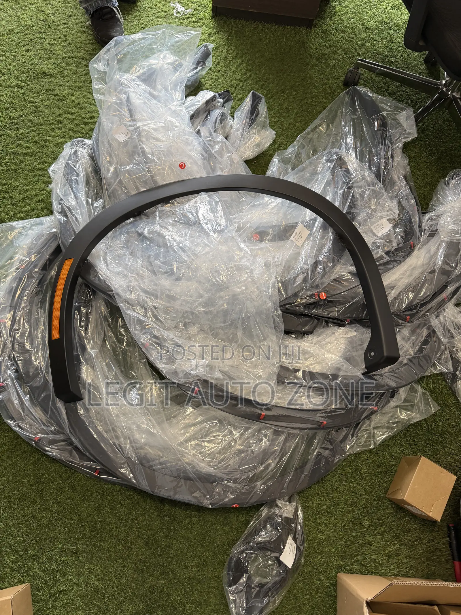 Mitsubishi Outlander 2022,2023,2024,2025, Fender Moulding Available
