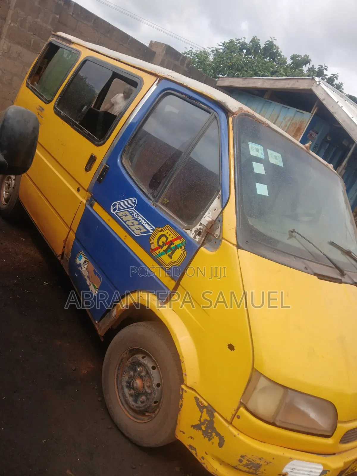 Ford Transit 2010 Yellow