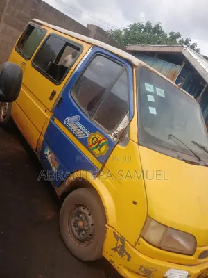 Ford Transit 2010 Yellow