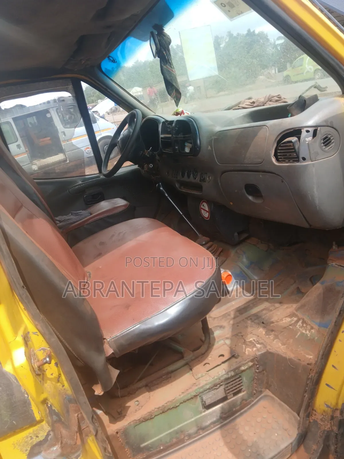 Ford Transit 2010 Yellow