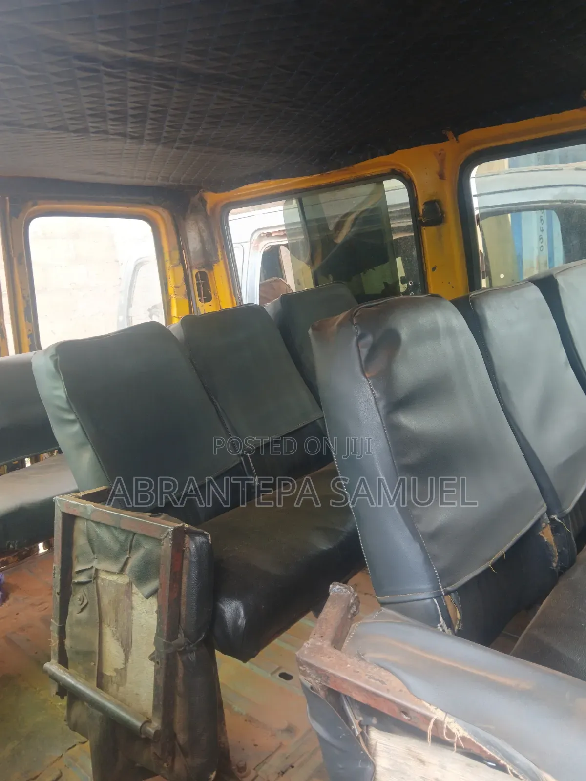 Ford Transit 2010 Yellow