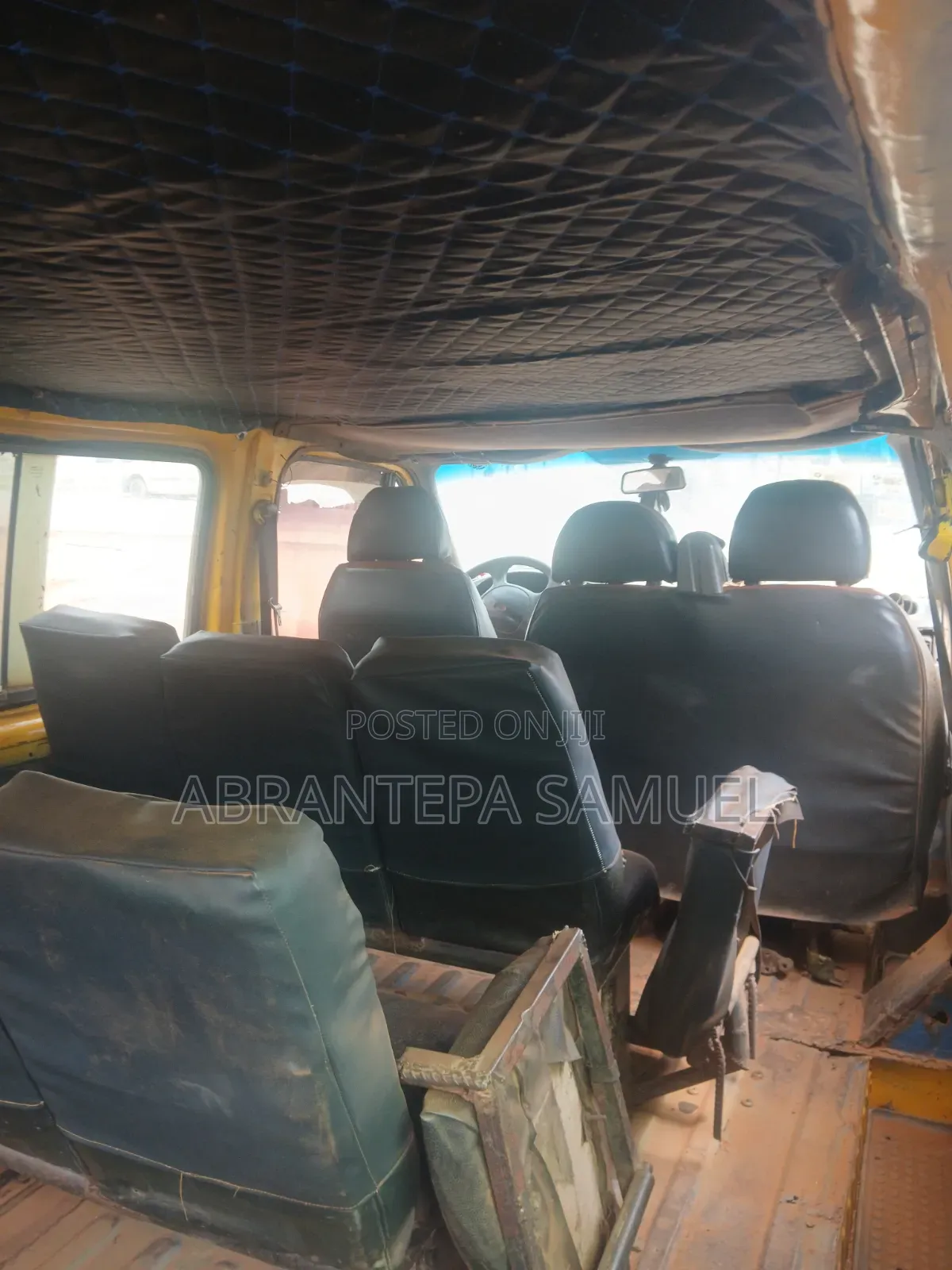 Ford Transit 2010 Yellow