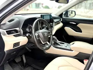 Toyota Highlander XLE FWD 2023 Blue