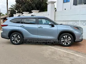Toyota Highlander XLE FWD 2023 Blue