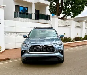 Toyota Highlander XLE FWD 2023 Blue