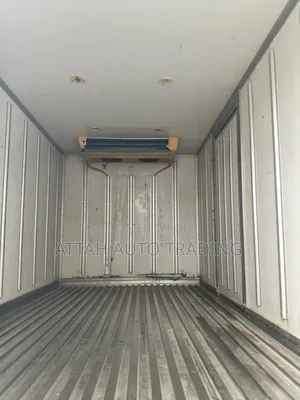 Refrigerator Truck