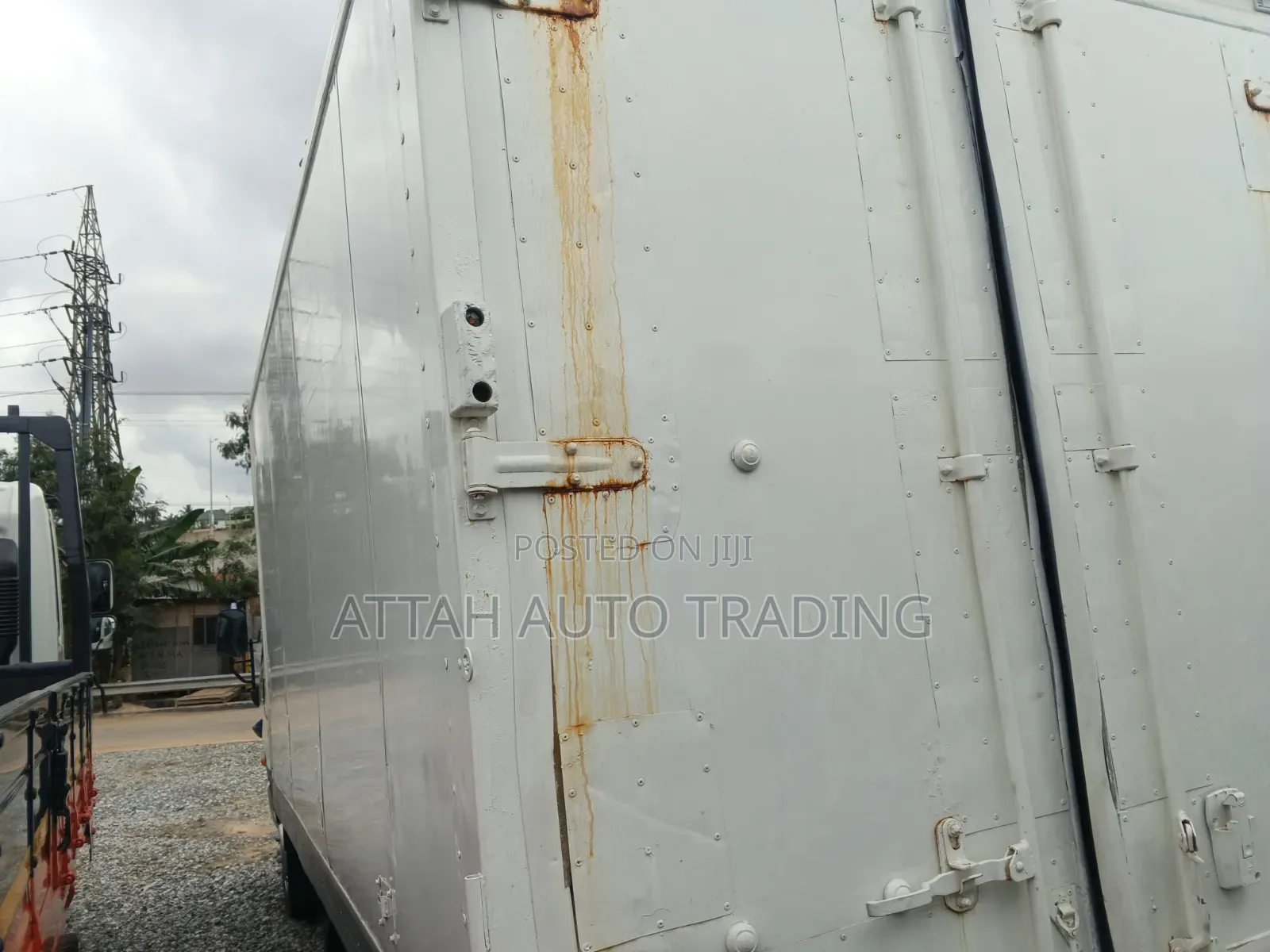 Refrigerator Truck