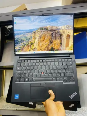 Laptop Lenovo ThinkPad E14 Gen 5 8GB Intel Core i5 SSD 512GB