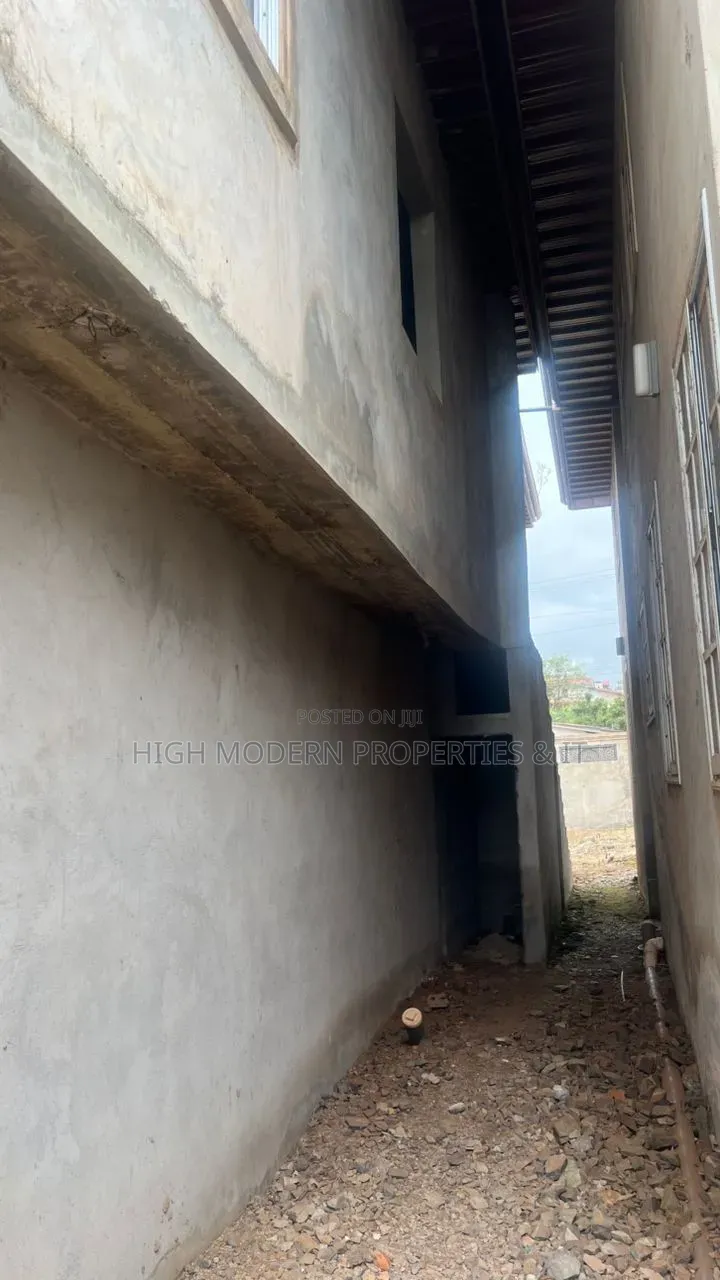 3bdrm House in Kwabenya Abuom for sale