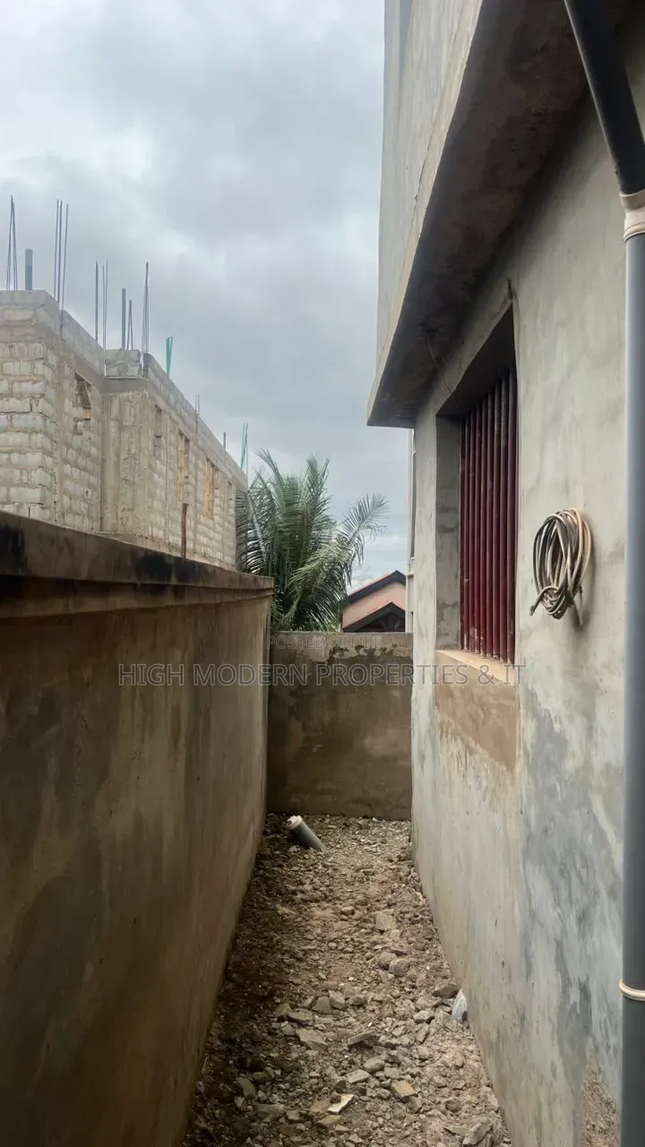 3bdrm House in Kwabenya Abuom for sale