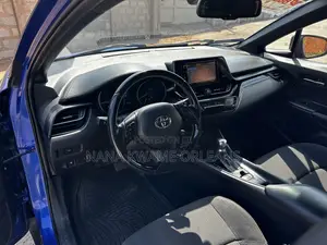 Toyota C-HR 2017 Blue