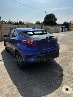 Toyota C-HR 2017 Blue