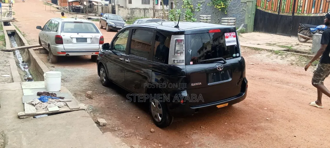 Toyota Sienta 2015 Black
