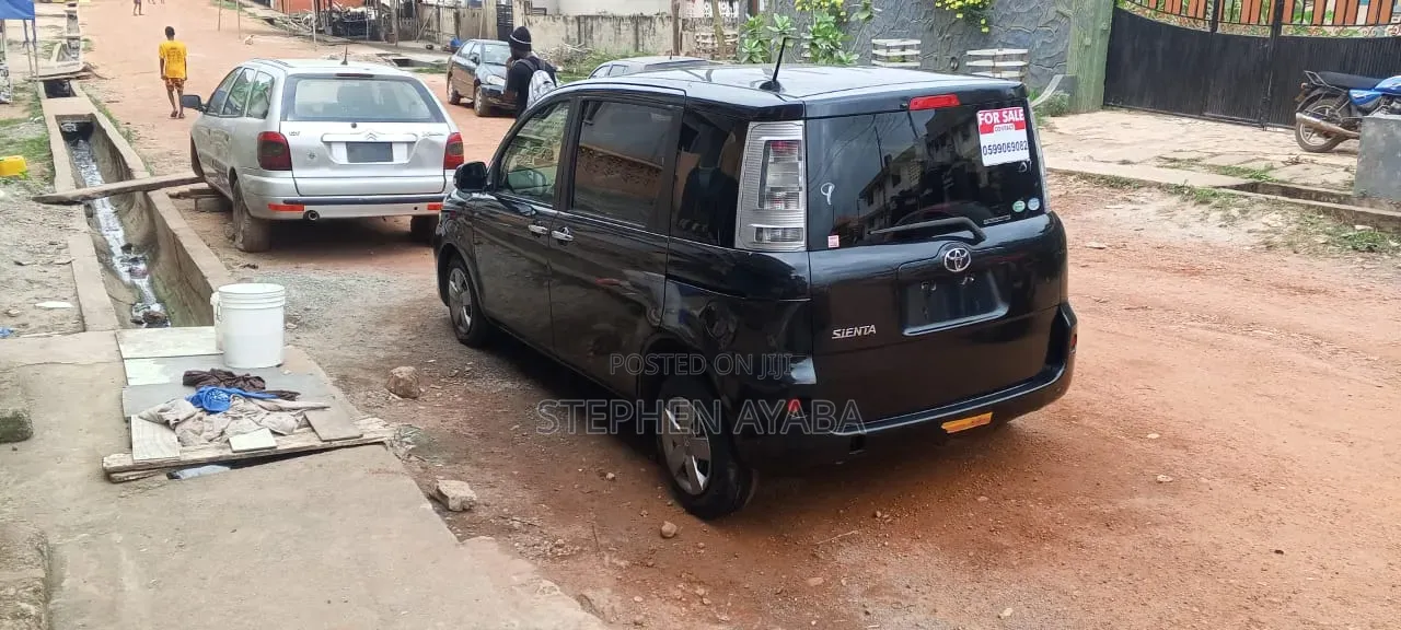Toyota Sienta 2015 Black