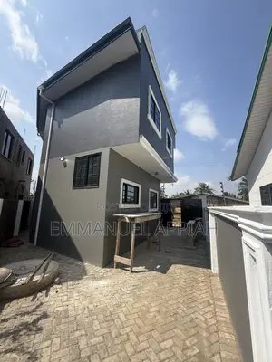 2bdrm House in Awoshei Onyinase, Awoshie for sale